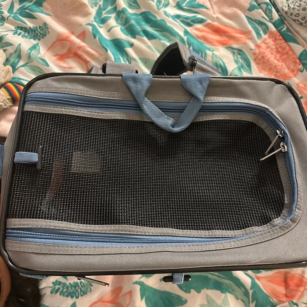 Sherpa Trek Tote 2 in 1 Backpack ***Brand New With Tags!!***